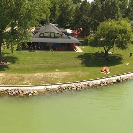 Szines Panorama Apartman Balatonlelle Exteriör bild